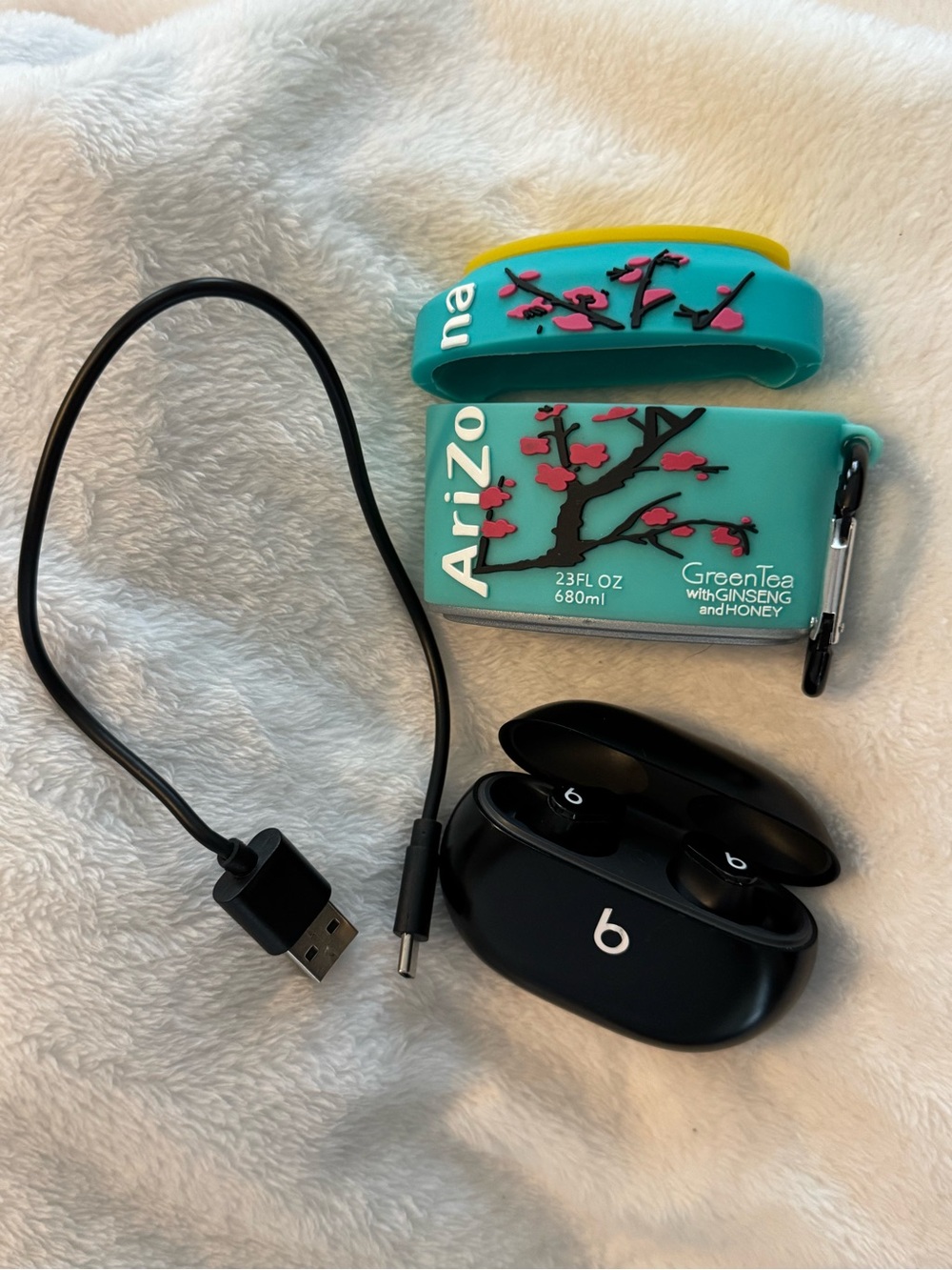 Beats by Dre True Wireless Earbuds in Black with Matching Charging Case
